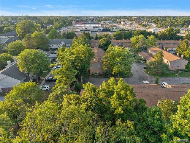 31456 Hunters Circle Drive, Farmington Hills, MI 48334