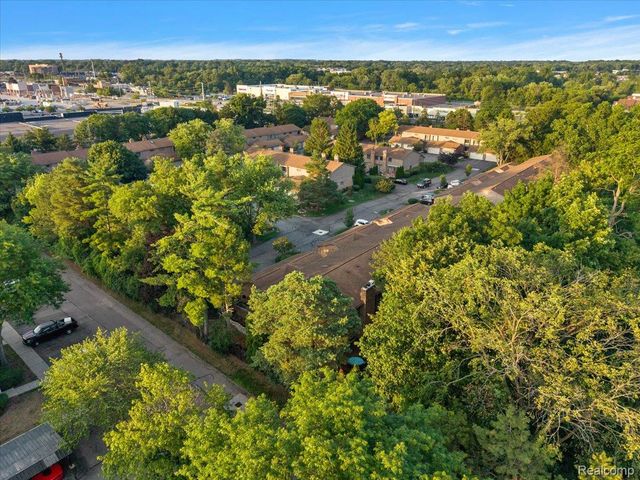 31456 Hunters Circle Drive, Farmington Hills, MI 48334