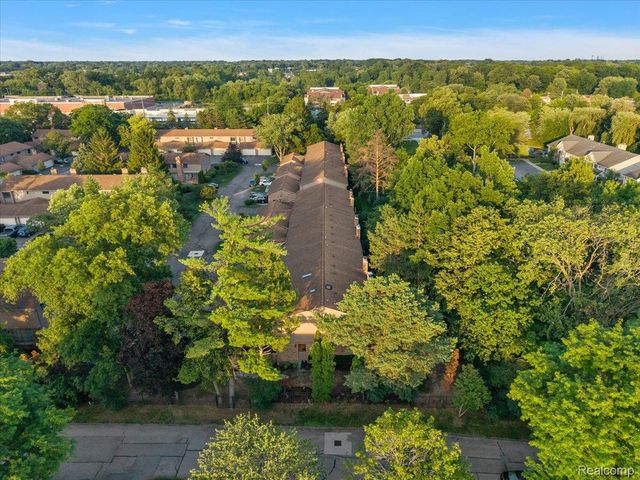 31456 Hunters Circle Drive, Farmington Hills, MI 48334