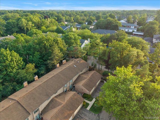 31456 Hunters Circle Drive, Farmington Hills, MI 48334