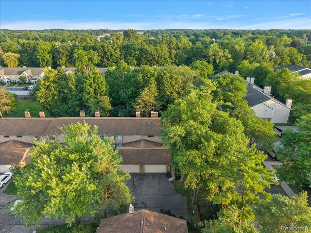 31456 Hunters Circle Drive, Farmington Hills, MI 48334