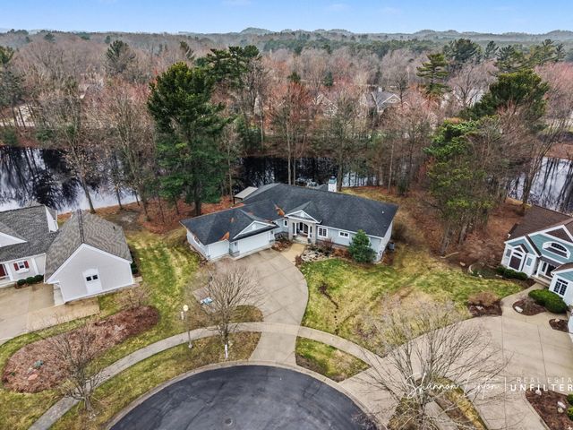 17914 Shallow Springs Court, Spring Lake, MI 49456