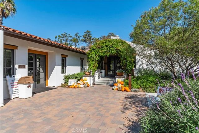 25901 Nellie Gail, Laguna Hills, CA 92653