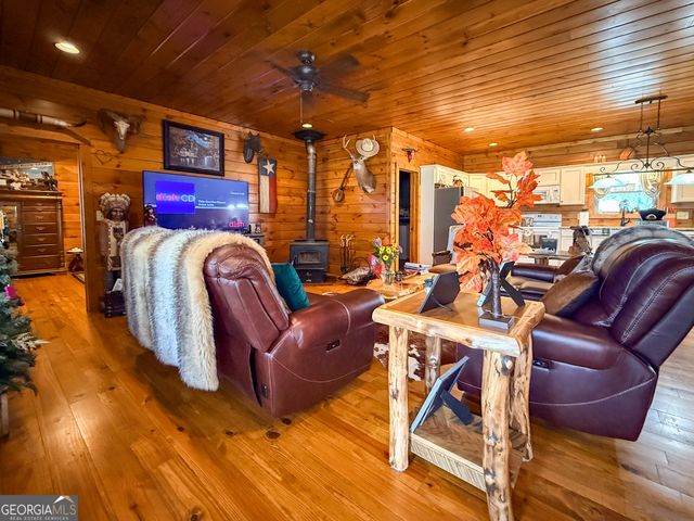 186 Holly Lane, Cleveland, GA 30528