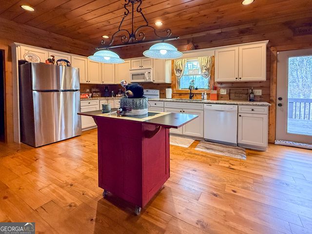 186 Holly Lane, Cleveland, GA 30528