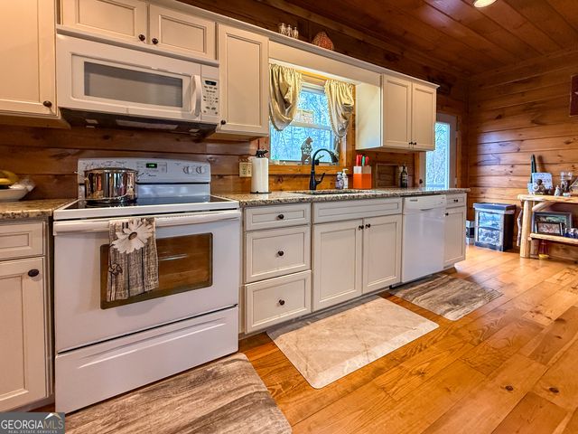 186 Holly Lane, Cleveland, GA 30528