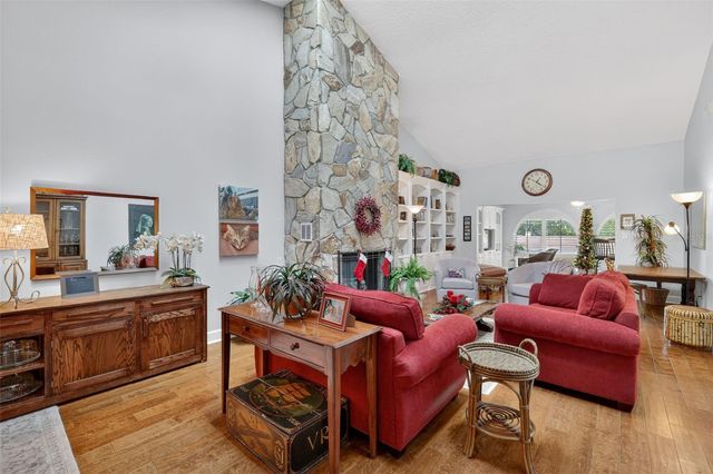 100 S TREMAIN STREET F1, Mount Dora, FL 32757