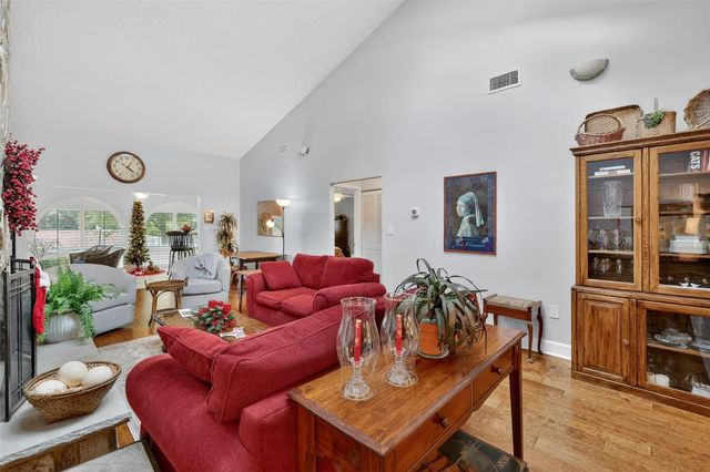 100 S TREMAIN STREET F1, Mount Dora, FL 32757