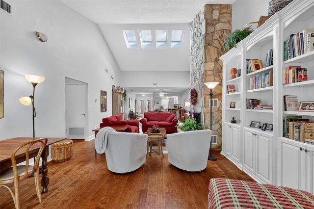 100 S TREMAIN STREET F1, Mount Dora, FL 32757