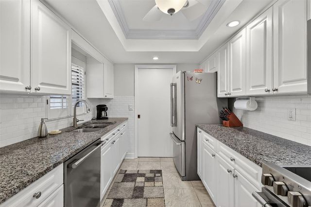 100 S TREMAIN STREET F1, Mount Dora, FL 32757