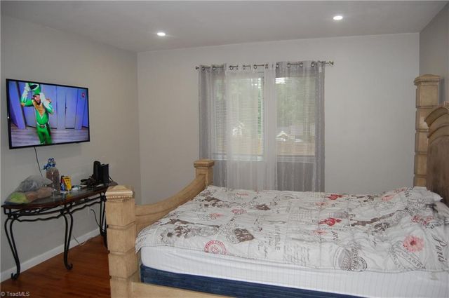 120 Oak Summit Road, Winston-salem, NC 27105