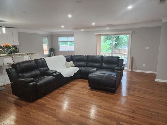 120 Oak Summit Road, Winston-salem, NC 27105