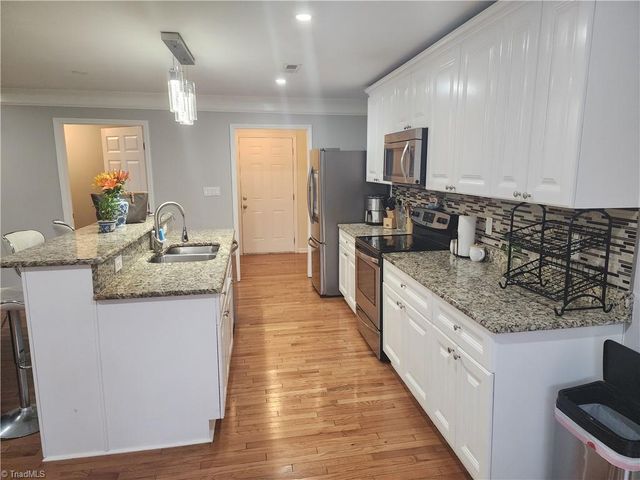 120 Oak Summit Road, Winston-salem, NC 27105