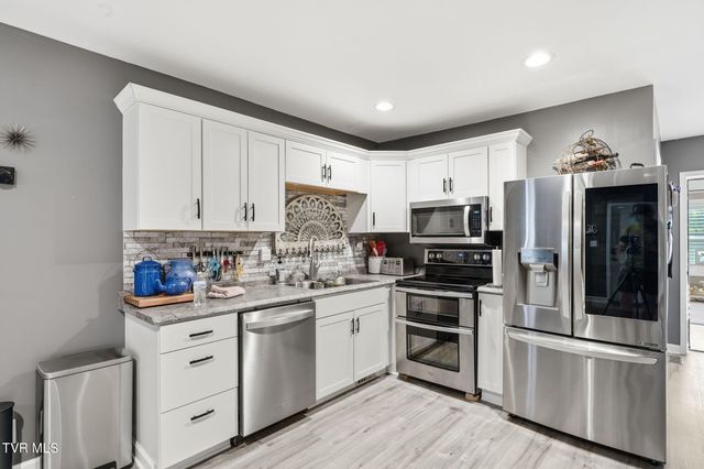 417 Hammond Avenue, Mount Carmel, TN 37645