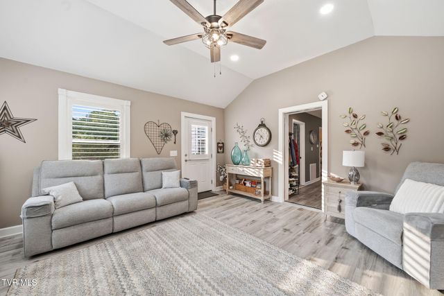 417 Hammond Avenue, Mount Carmel, TN 37645