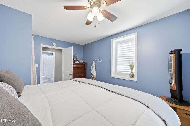 417 Hammond Avenue, Mount Carmel, TN 37645