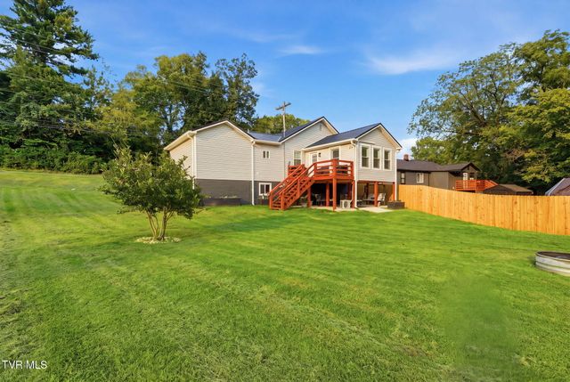 417 Hammond Avenue, Mount Carmel, TN 37645