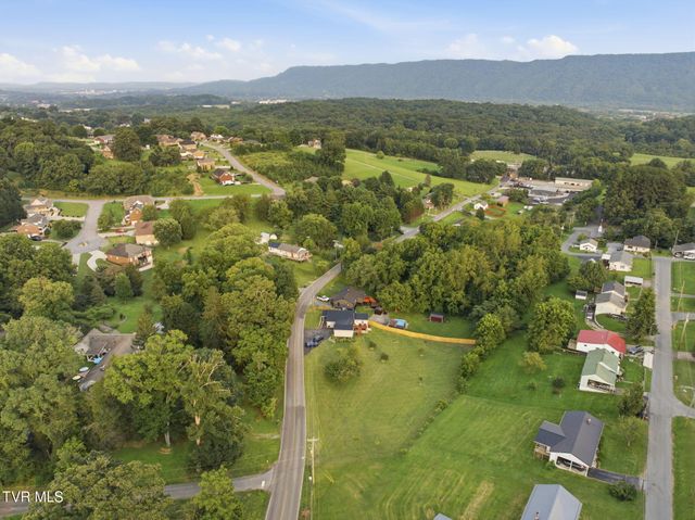 417 Hammond Avenue, Mount Carmel, TN 37645