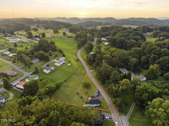 417 Hammond Avenue, Mount Carmel, TN 37645