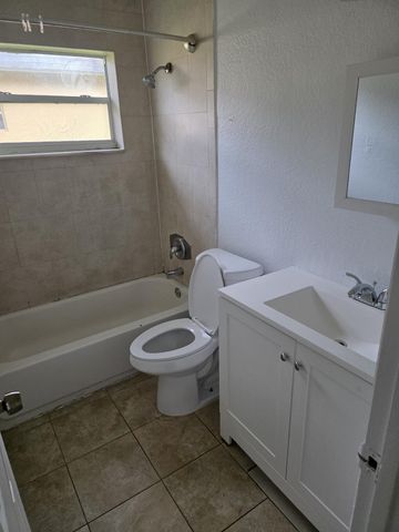 3941 NW 30TH Terrace NW 2, Lauderdale Lakes, FL 33309