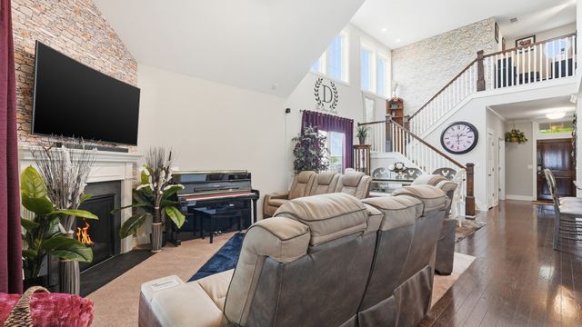 1551 Drakes Creek Rd, Hendersonville, TN 37075