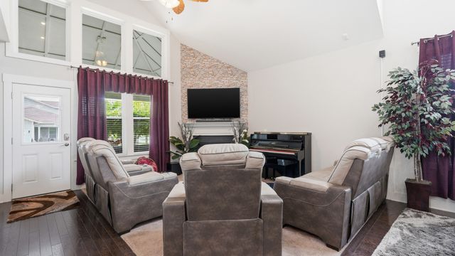 1551 Drakes Creek Rd, Hendersonville, TN 37075