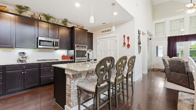 1551 Drakes Creek Rd, Hendersonville, TN 37075