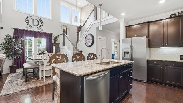 1551 Drakes Creek Rd, Hendersonville, TN 37075