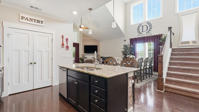 1551 Drakes Creek Rd, Hendersonville, TN 37075