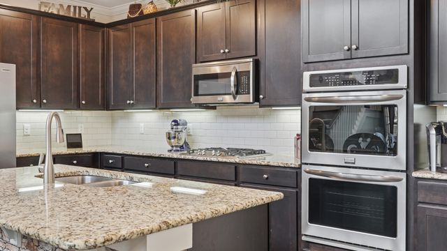 1551 Drakes Creek Rd, Hendersonville, TN 37075