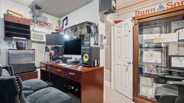 1551 Drakes Creek Rd, Hendersonville, TN 37075