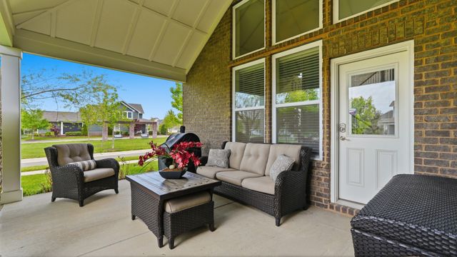 1551 Drakes Creek Rd, Hendersonville, TN 37075