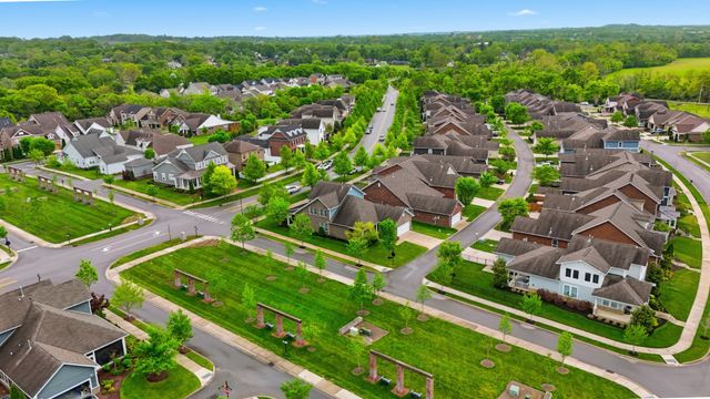 1551 Drakes Creek Rd, Hendersonville, TN 37075