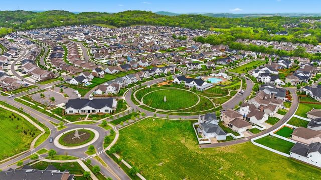 1551 Drakes Creek Rd, Hendersonville, TN 37075
