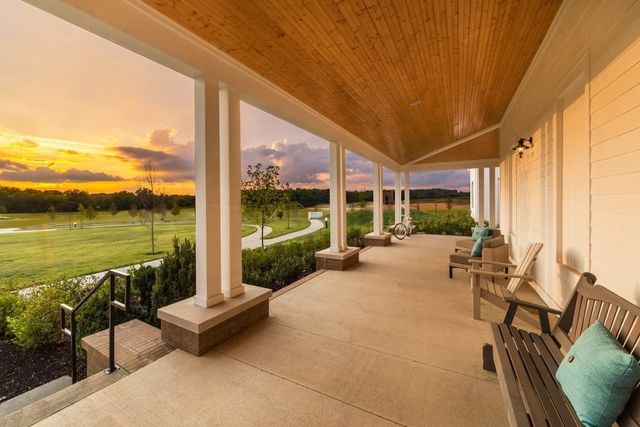 1551 Drakes Creek Rd, Hendersonville, TN 37075