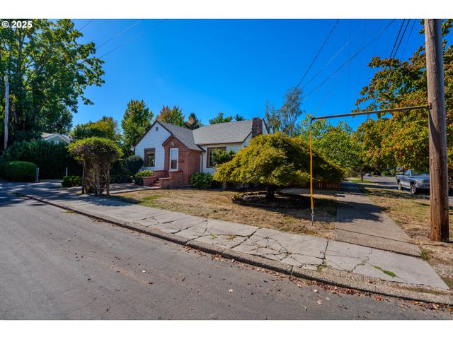 935 Nw BIRCH St, Mc Minnville, OR 97128