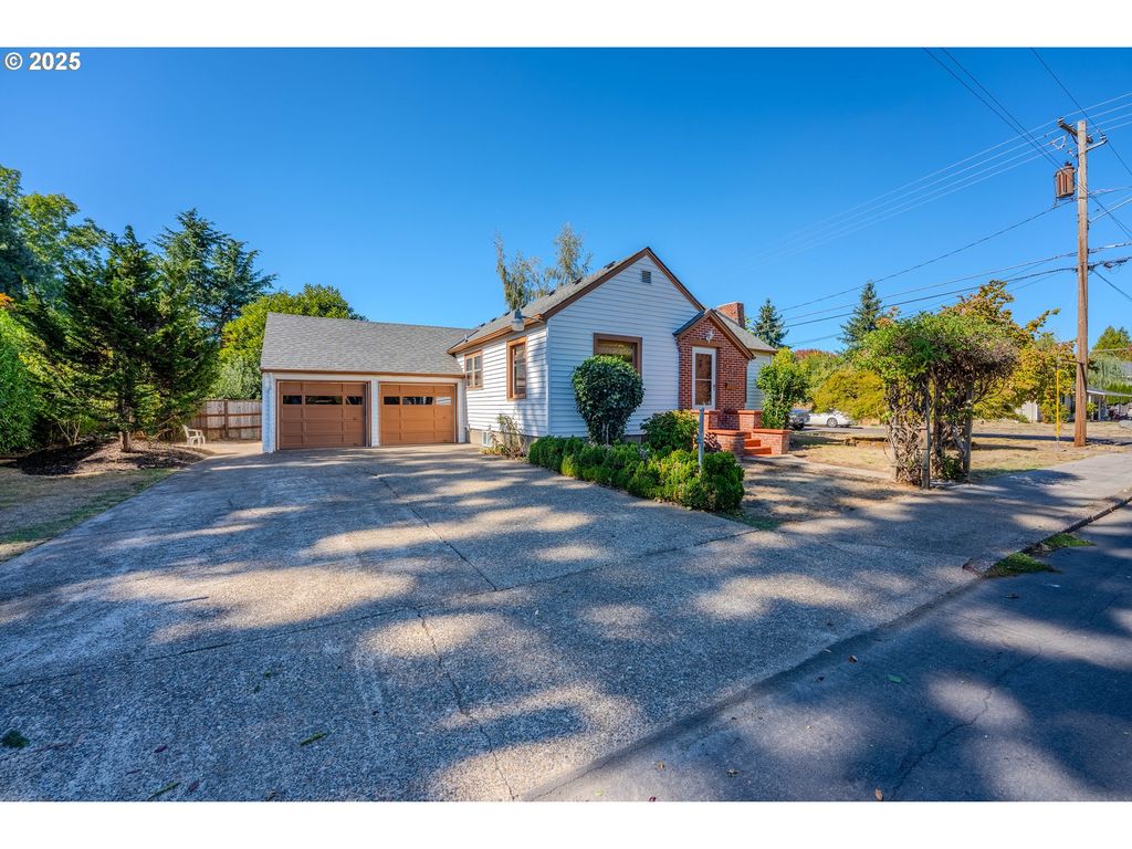 935 Nw BIRCH St, Mc Minnville, OR 97128