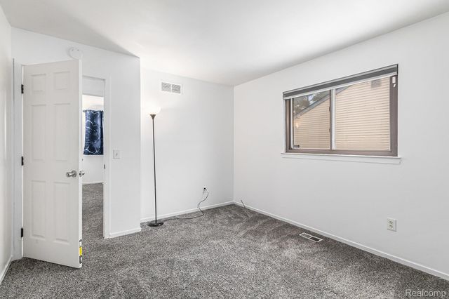 33670 Harvard Street, Westland, MI 48186