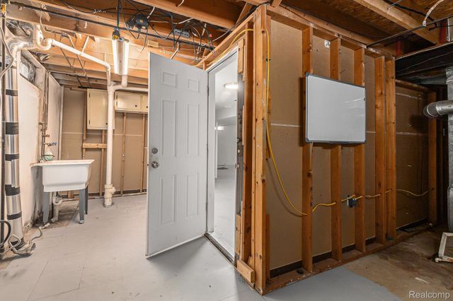 33670 Harvard Street, Westland, MI 48186