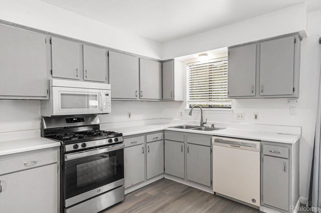 33670 Harvard Street, Westland, MI 48186