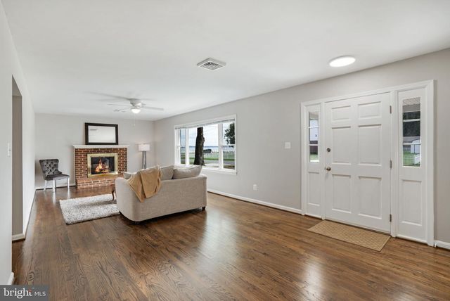 1102 BURTON ST, Woodbridge, VA 22191