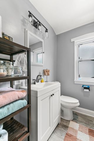 4915 W WINNEMAC Avenue, Chicago, IL 60630