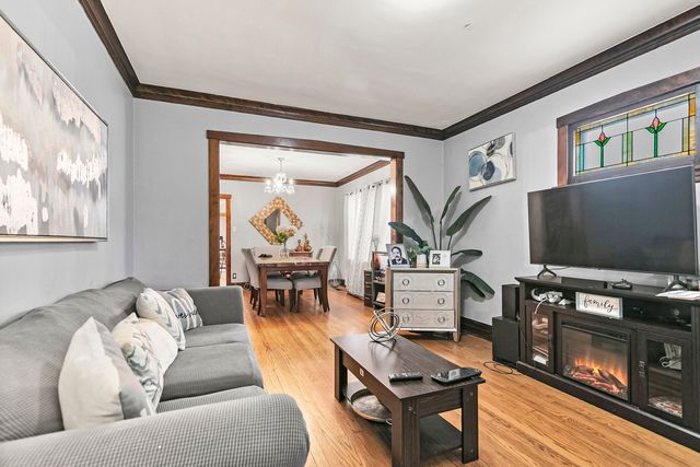 4915 W WINNEMAC Avenue, Chicago, IL 60630