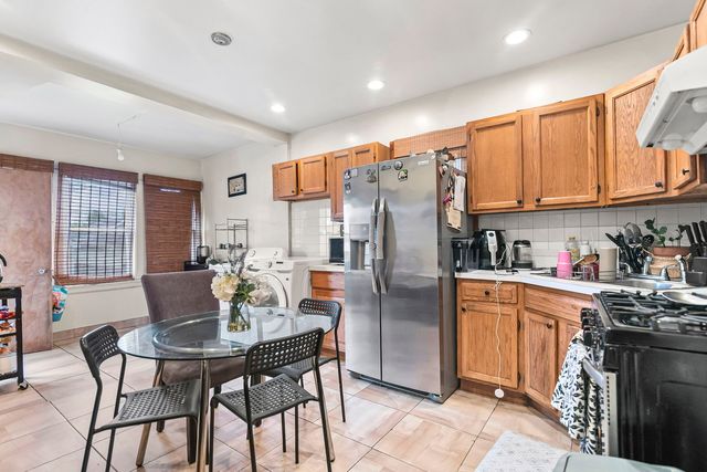 4915 W WINNEMAC Avenue, Chicago, IL 60630