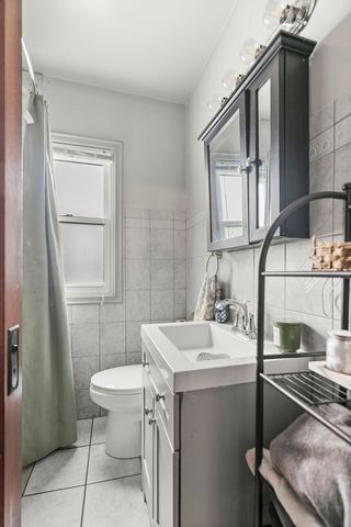 4915 W WINNEMAC Avenue, Chicago, IL 60630
