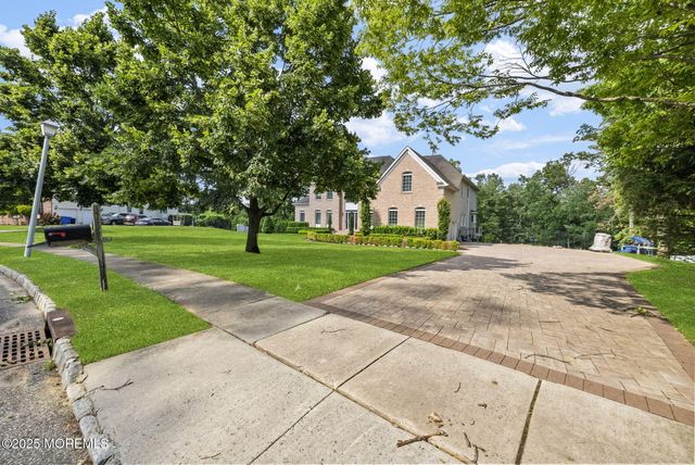 3 Lexington Court, Monroe, NJ 08831