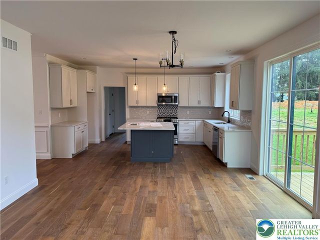 1559 KELCHNER Road, Bethlehem City, PA 18018
