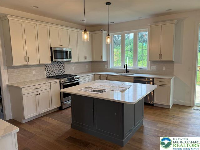 1559 KELCHNER Road, Bethlehem City, PA 18018