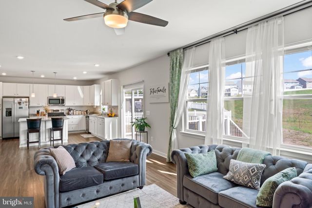 2131 BERWICK DR, Jeffersonton, VA 22724