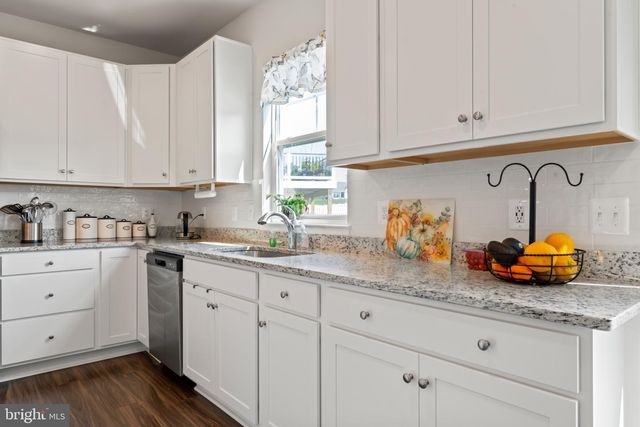 2131 BERWICK DR, Jeffersonton, VA 22724